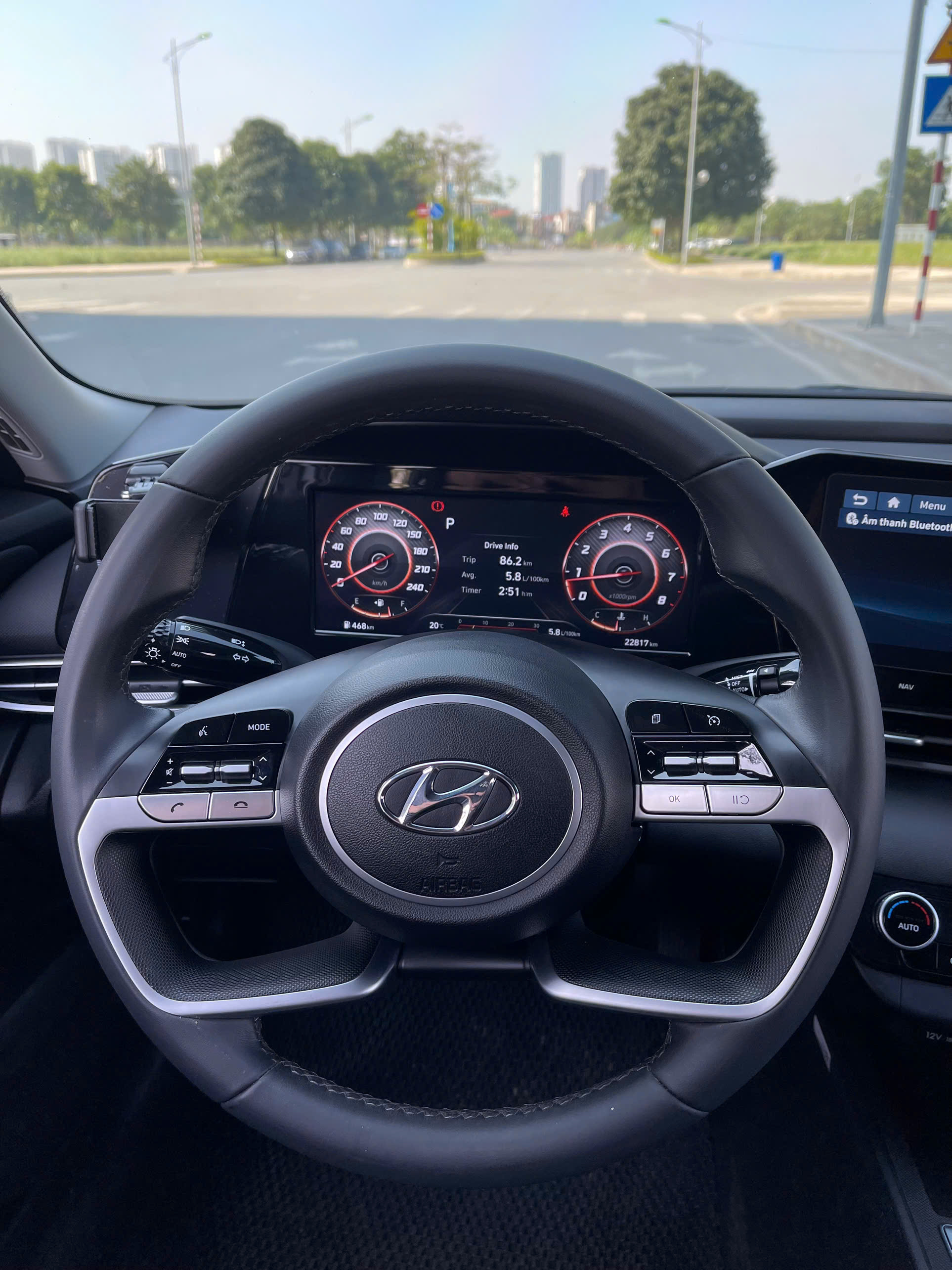 Hyundai Elantra 1.6 AT Đặc biệt 2025 trắng