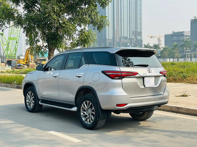 Toyota Fortuner 2.7L 4x4 AT máy xăng 2021 màu bạc