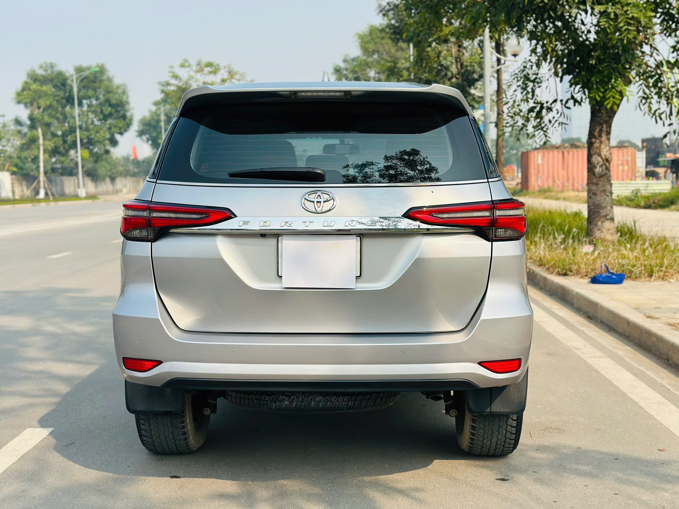 Toyota Fortuner 2.7L 4x4 AT máy xăng 2021 màu bạc