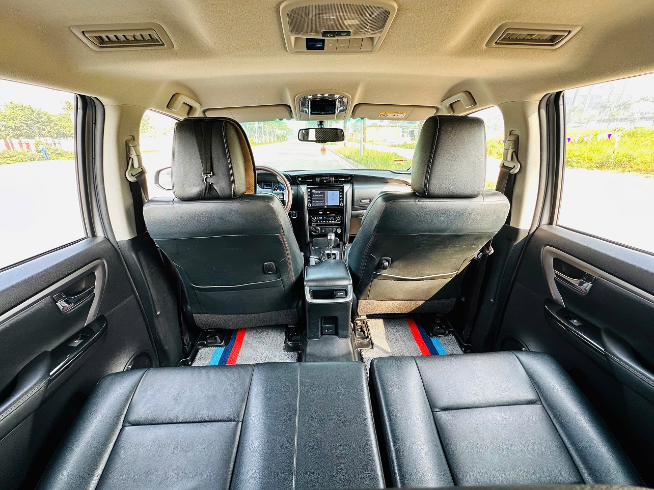 Toyota Fortuner 2.7L 4x4 AT máy xăng 2021 màu bạc