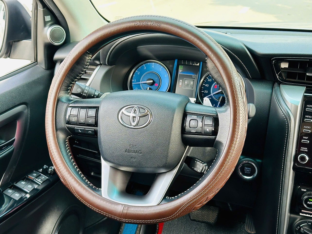 Toyota Fortuner 2.7L 4x4 AT máy xăng 2021 màu bạc