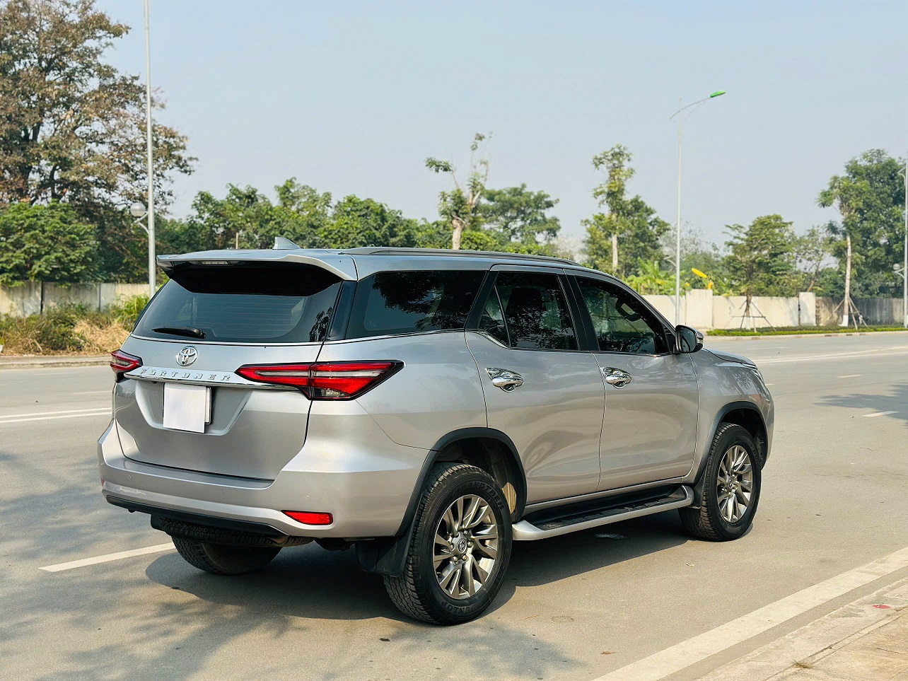 Toyota Fortuner 2.7L 4x4 AT máy xăng 2021 màu bạc