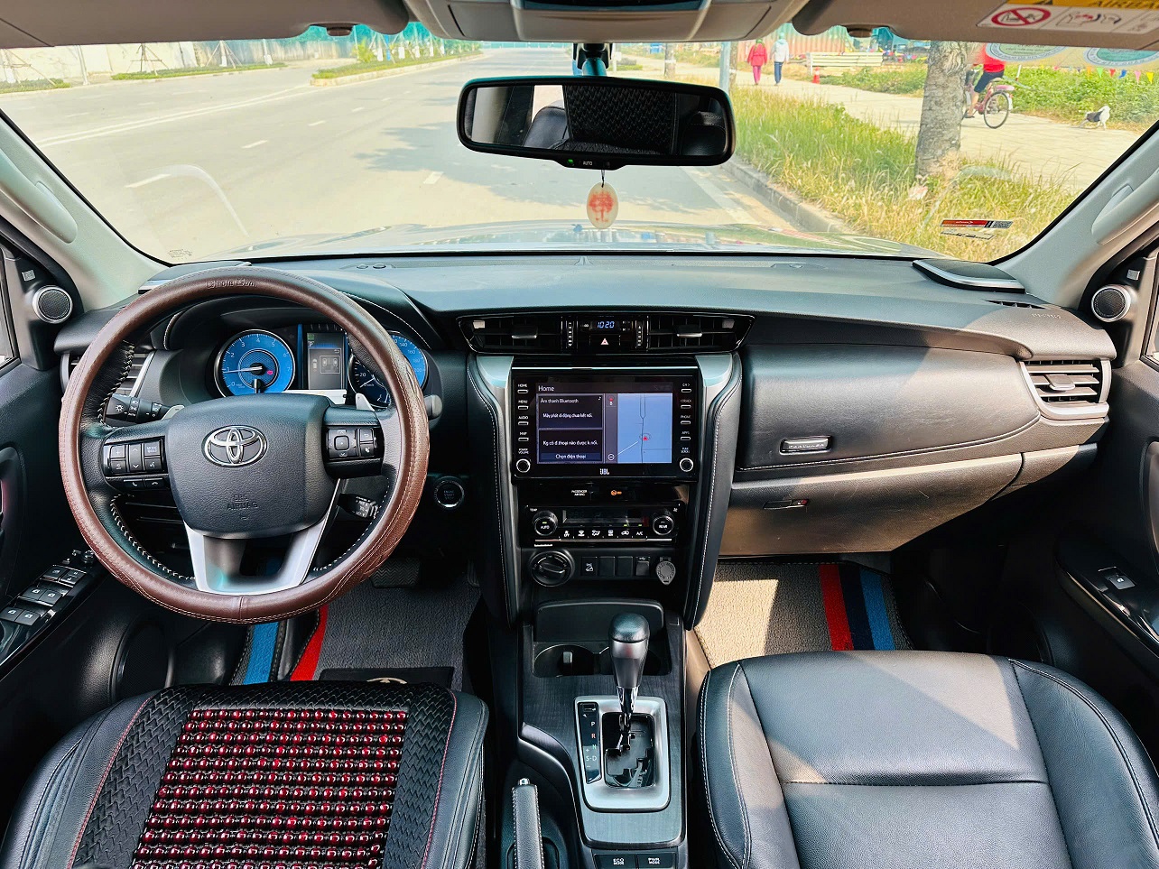 Toyota Fortuner 2.7L 4x4 AT máy xăng 2021 màu bạc