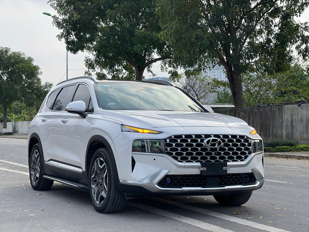 Hyundai Santafe Premium 2.2L HTRAC 2024 màu trắng