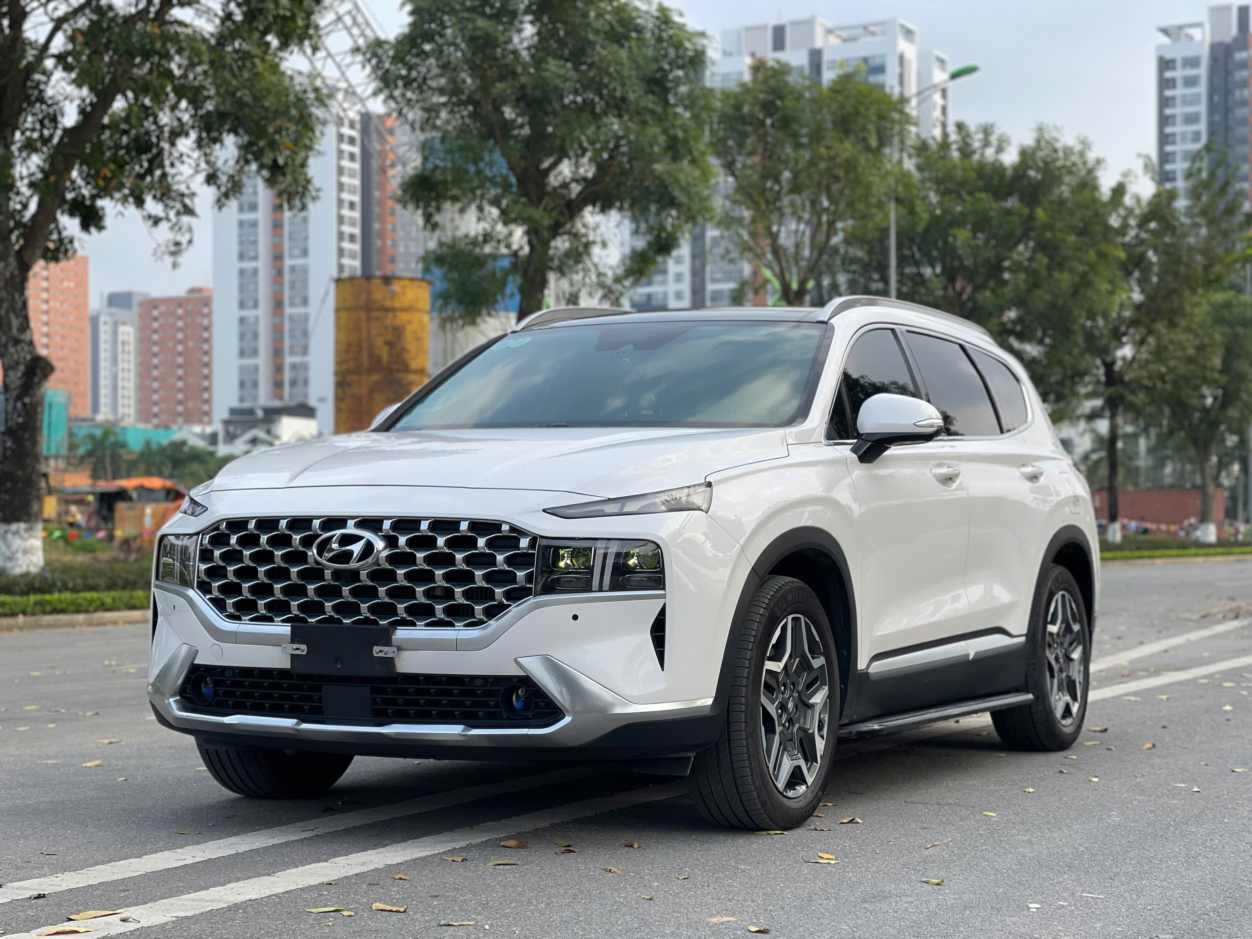 Hyundai Santafe Premium 2.2L HTRAC 2024 màu trắng