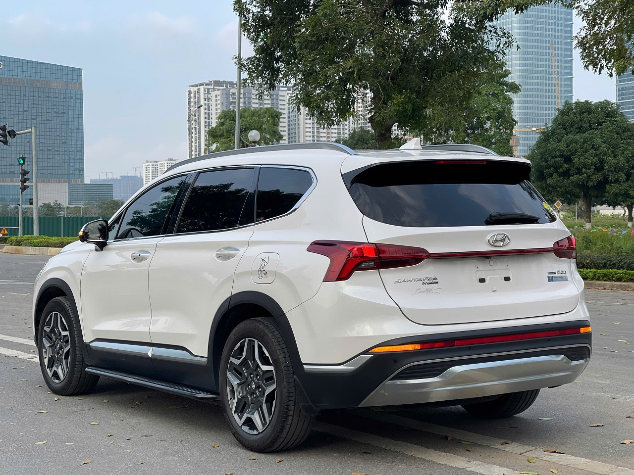 Hyundai Santafe Premium 2.2L HTRAC 2024 màu trắng
