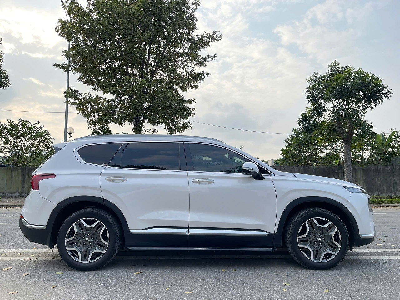 Hyundai Santafe Premium 2.2L HTRAC 2024 màu trắng