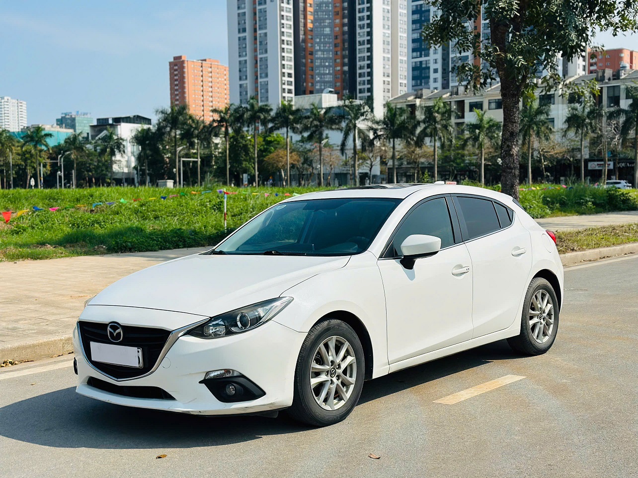 Mazda 3 1.5AT 2016 Hatchback màu trắng