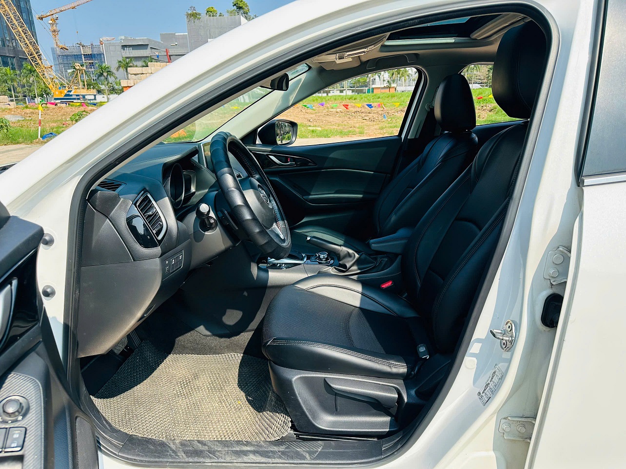 Mazda 3 1.5AT 2016 Hatchback màu trắng