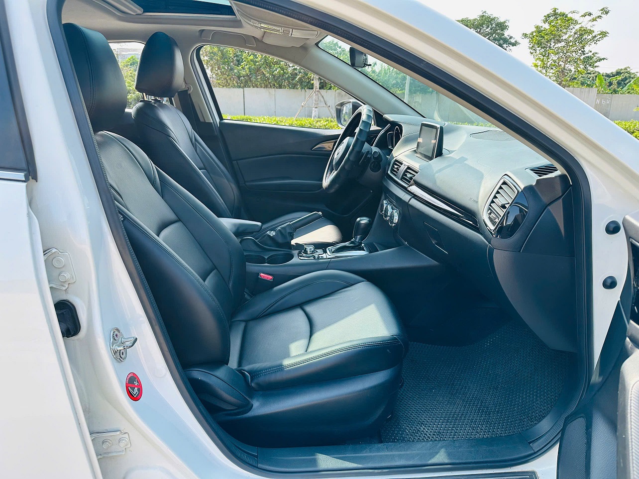 Mazda 3 1.5AT 2016 Hatchback màu trắng
