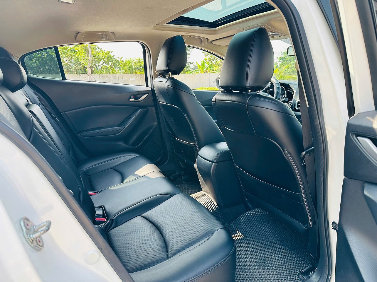 Mazda 3 1.5AT 2016 Hatchback màu trắng