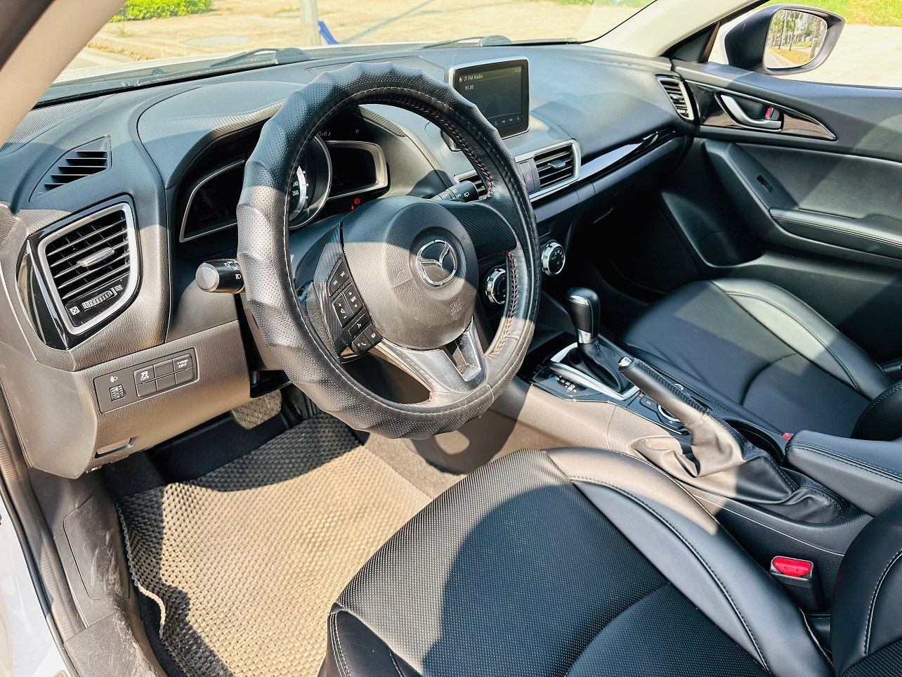 Mazda 3 1.5AT 2016 Hatchback màu trắng