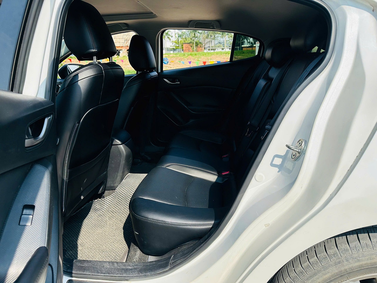 Mazda 3 1.5AT 2016 Hatchback màu trắng