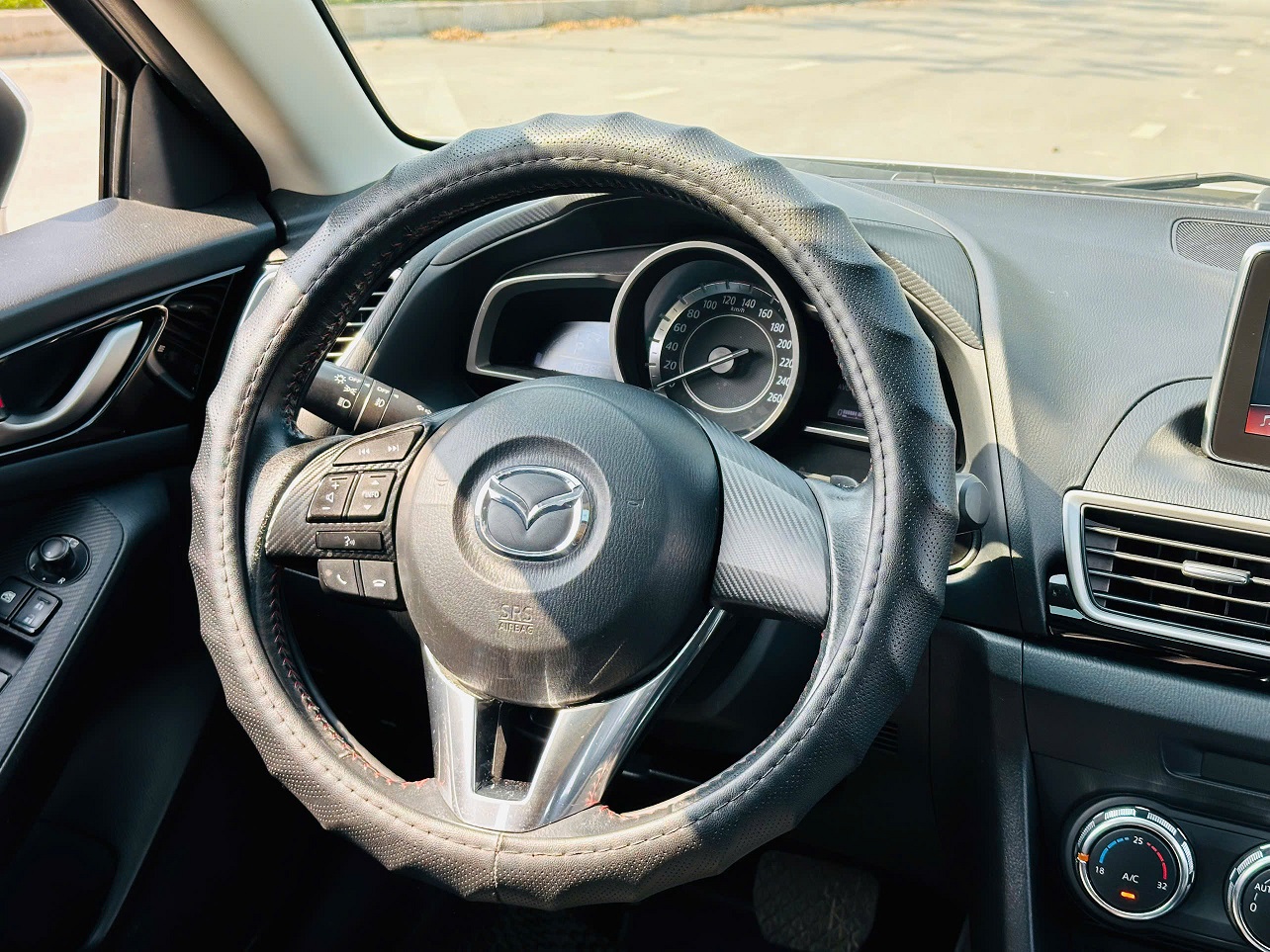 Mazda 3 1.5AT 2016 Hatchback màu trắng