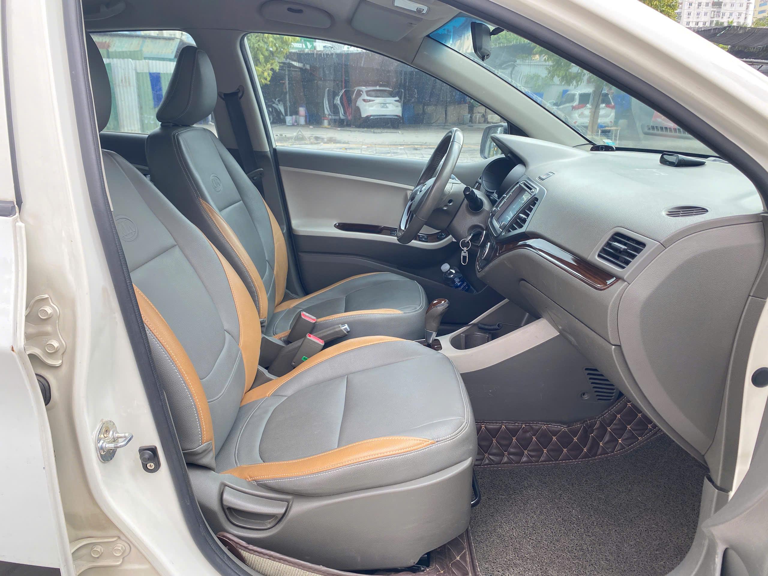 Kia Morning Si 1.2AT sản xuất 2015 trắng