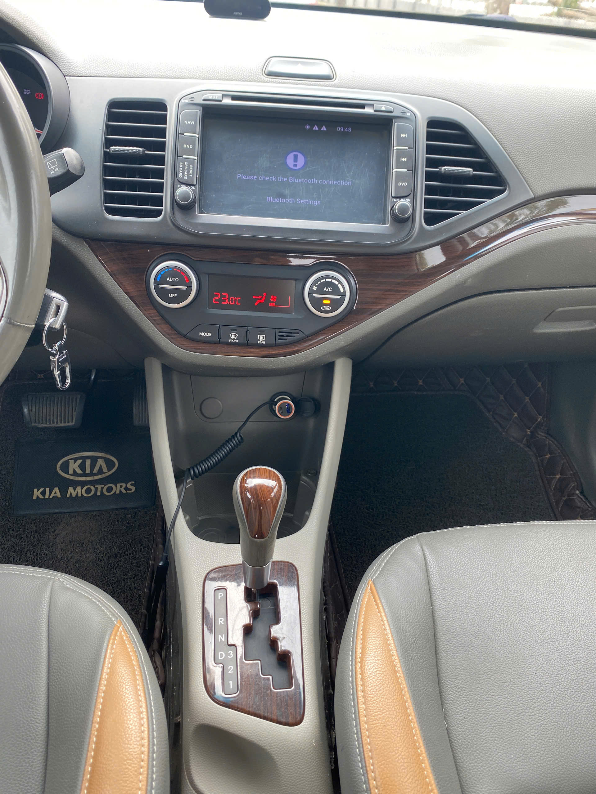 Kia Morning Si 1.2AT sản xuất 2015 trắng