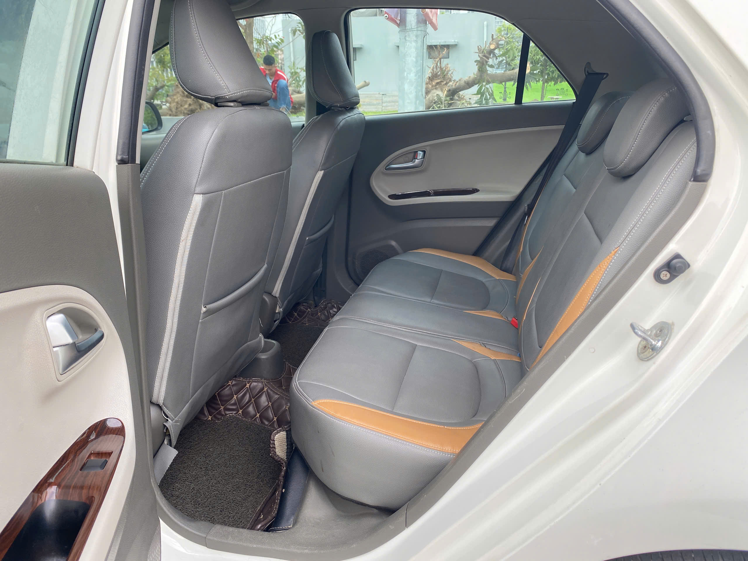 Kia Morning Si 1.2AT sản xuất 2015 trắng