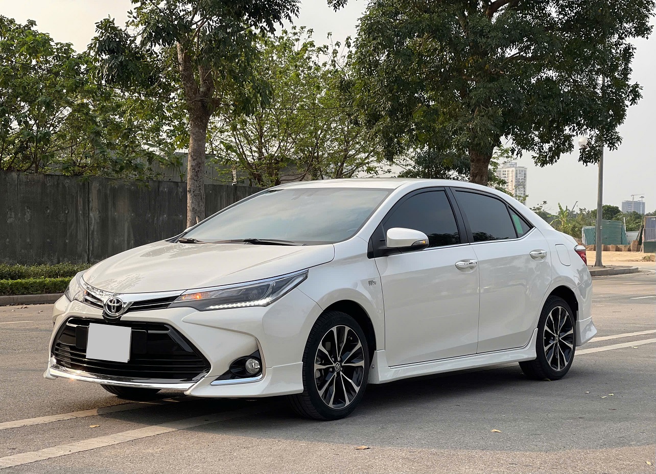 Toyota Corolla Altis 1.8G AT 2022 màu trắng