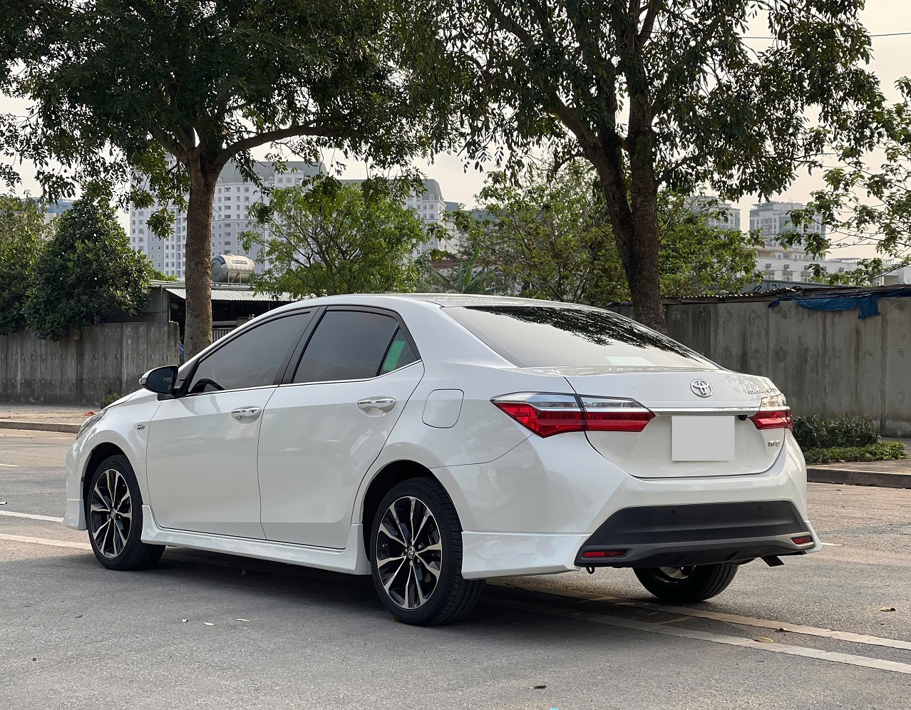 Toyota Corolla Altis 1.8G AT 2022 màu trắng