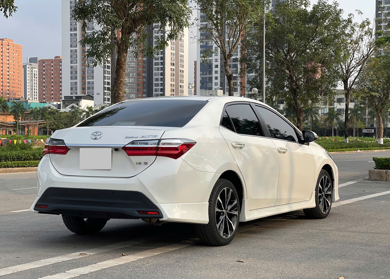 Toyota Corolla Altis 1.8G AT 2022 màu trắng