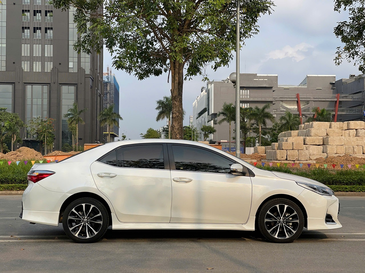 Toyota Corolla Altis 1.8G AT 2022 màu trắng