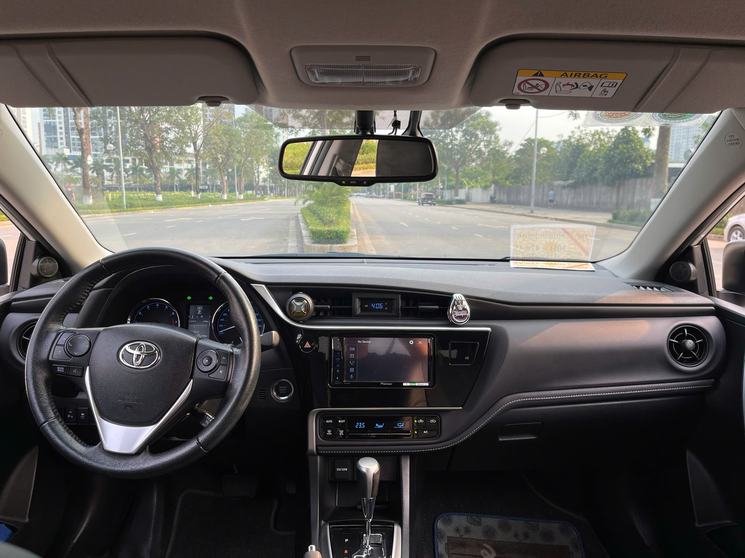 Toyota Corolla Altis 1.8G AT 2022 màu trắng