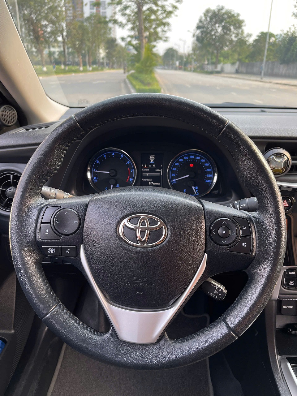 Toyota Corolla Altis 1.8G AT 2022 màu trắng