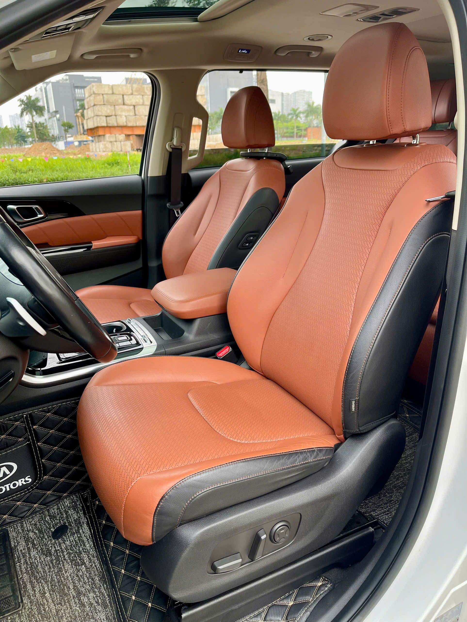 Kia Carnival 2.2D signature sản xuất 2021 trắng