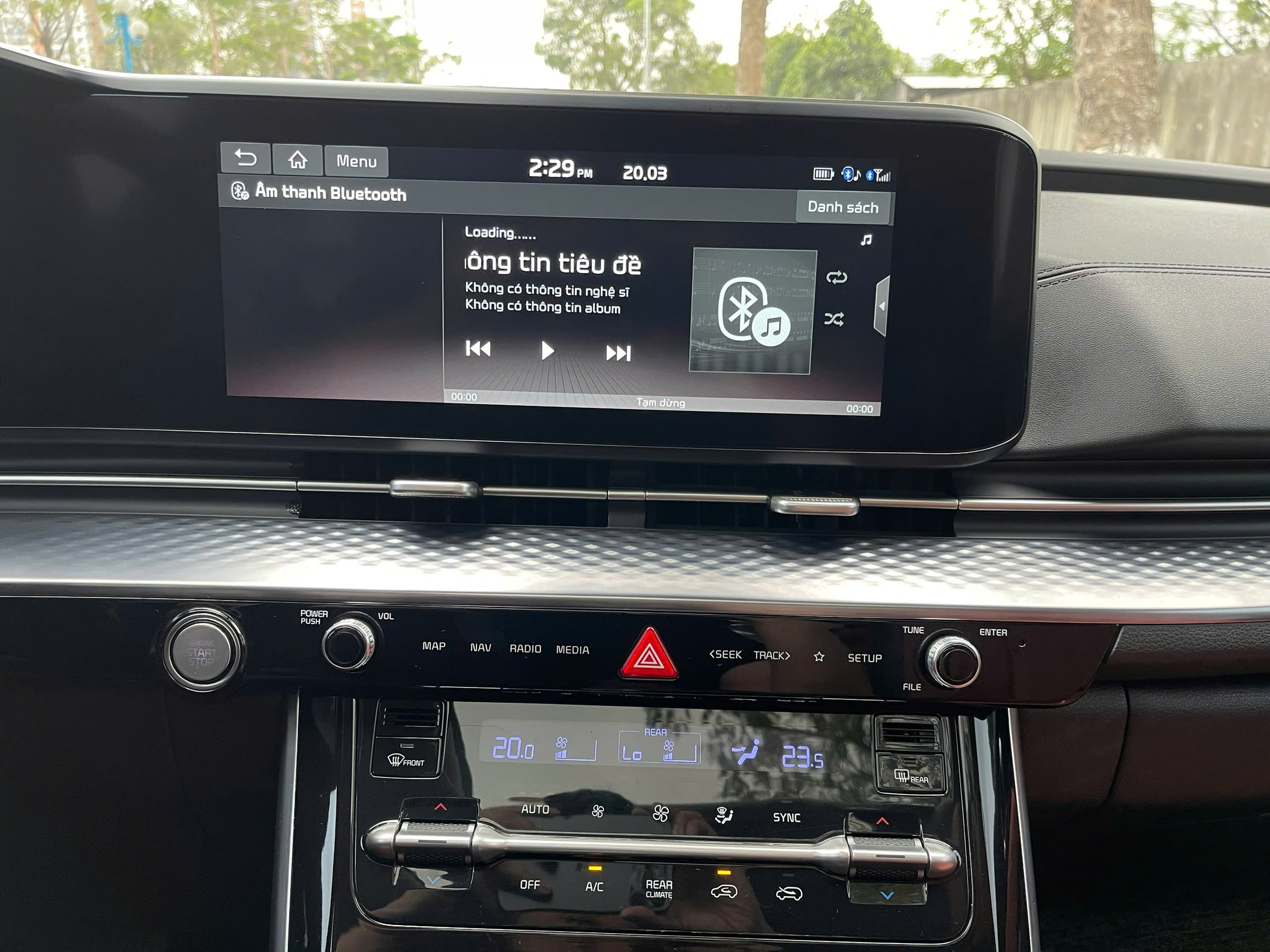 Kia Carnival 2.2D signature sản xuất 2021 trắng