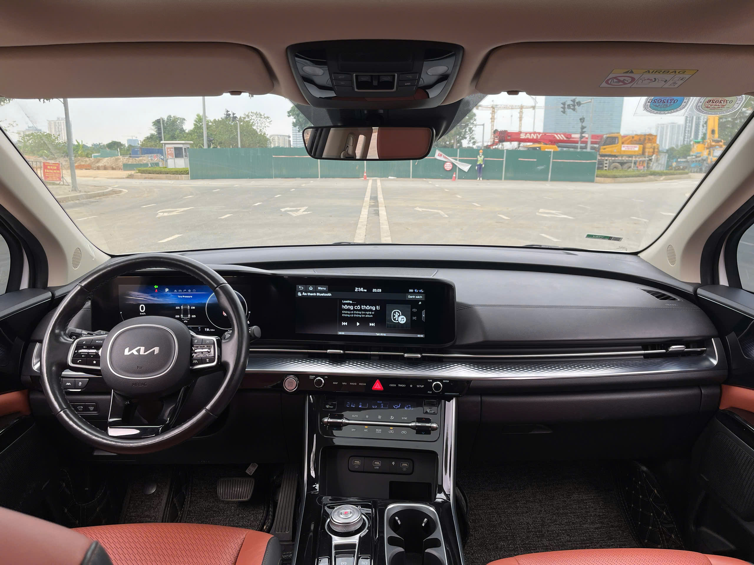 Kia Carnival 2.2D signature sản xuất 2021 trắng