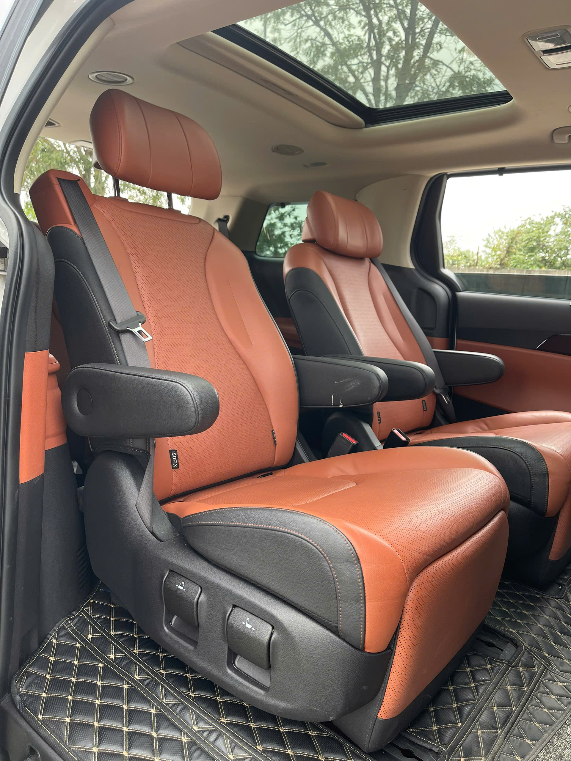 Kia Carnival 2.2D signature sản xuất 2021 trắng