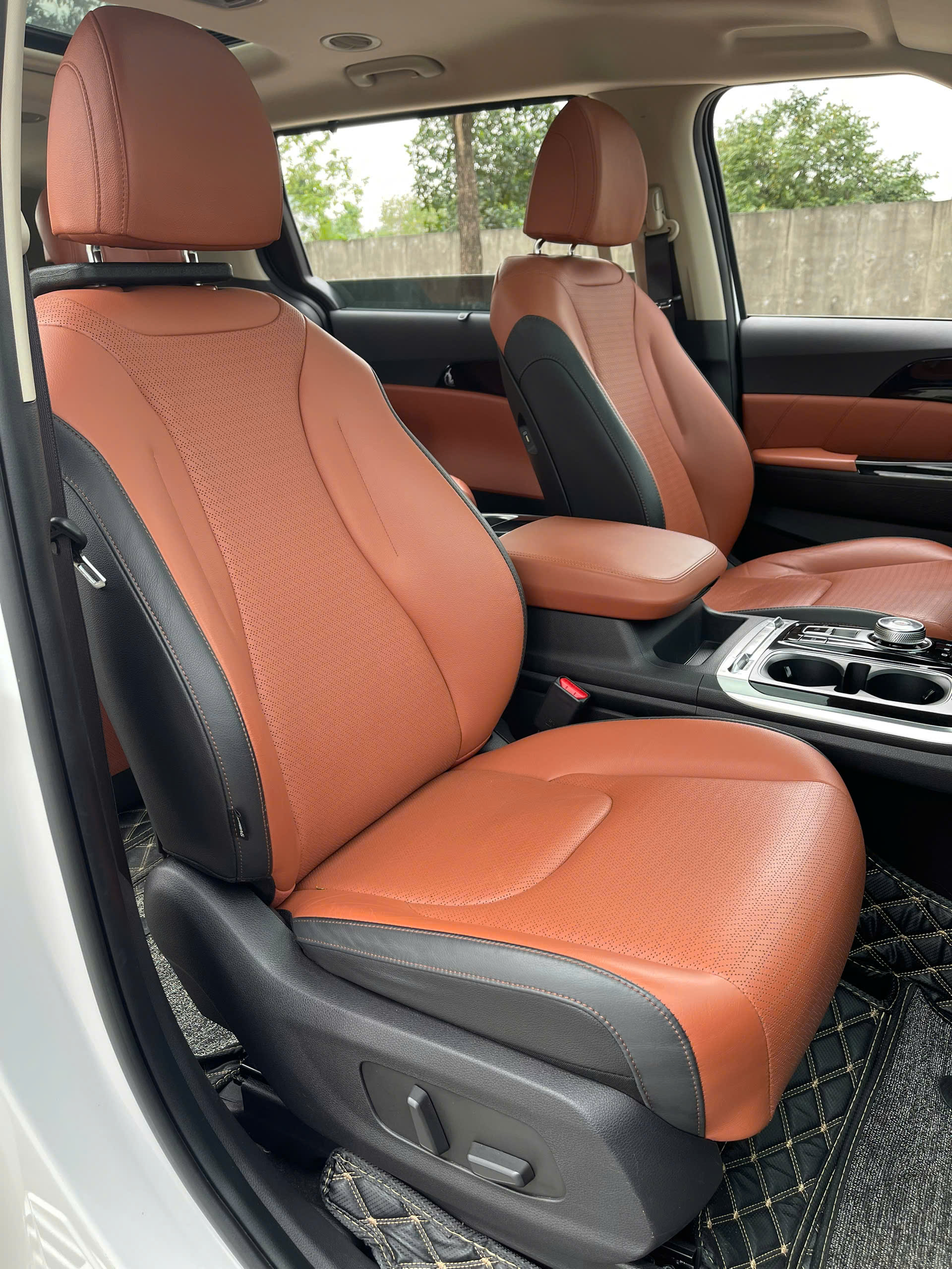 Kia Carnival 2.2D signature sản xuất 2021 trắng