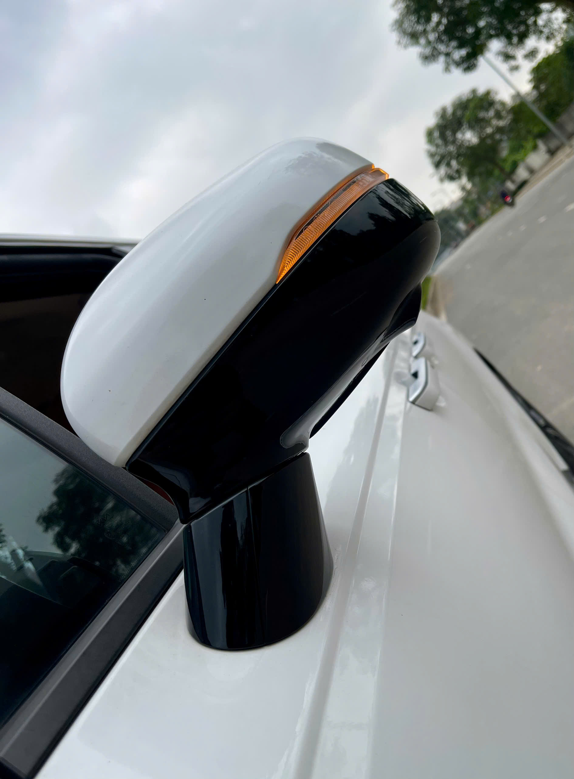 Kia Carnival 2.2D signature sản xuất 2021 trắng