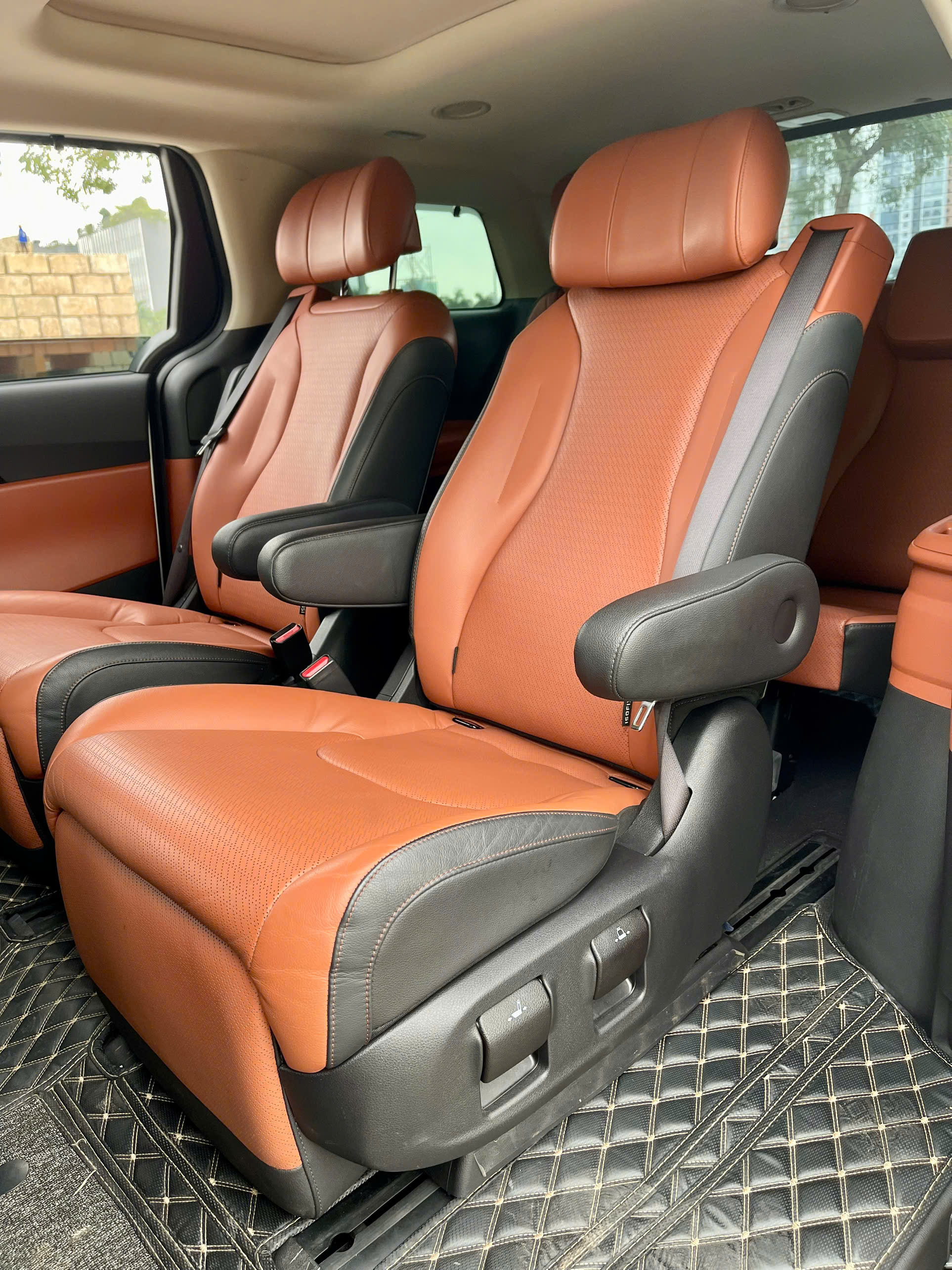 Kia Carnival 2.2D signature sản xuất 2021 trắng