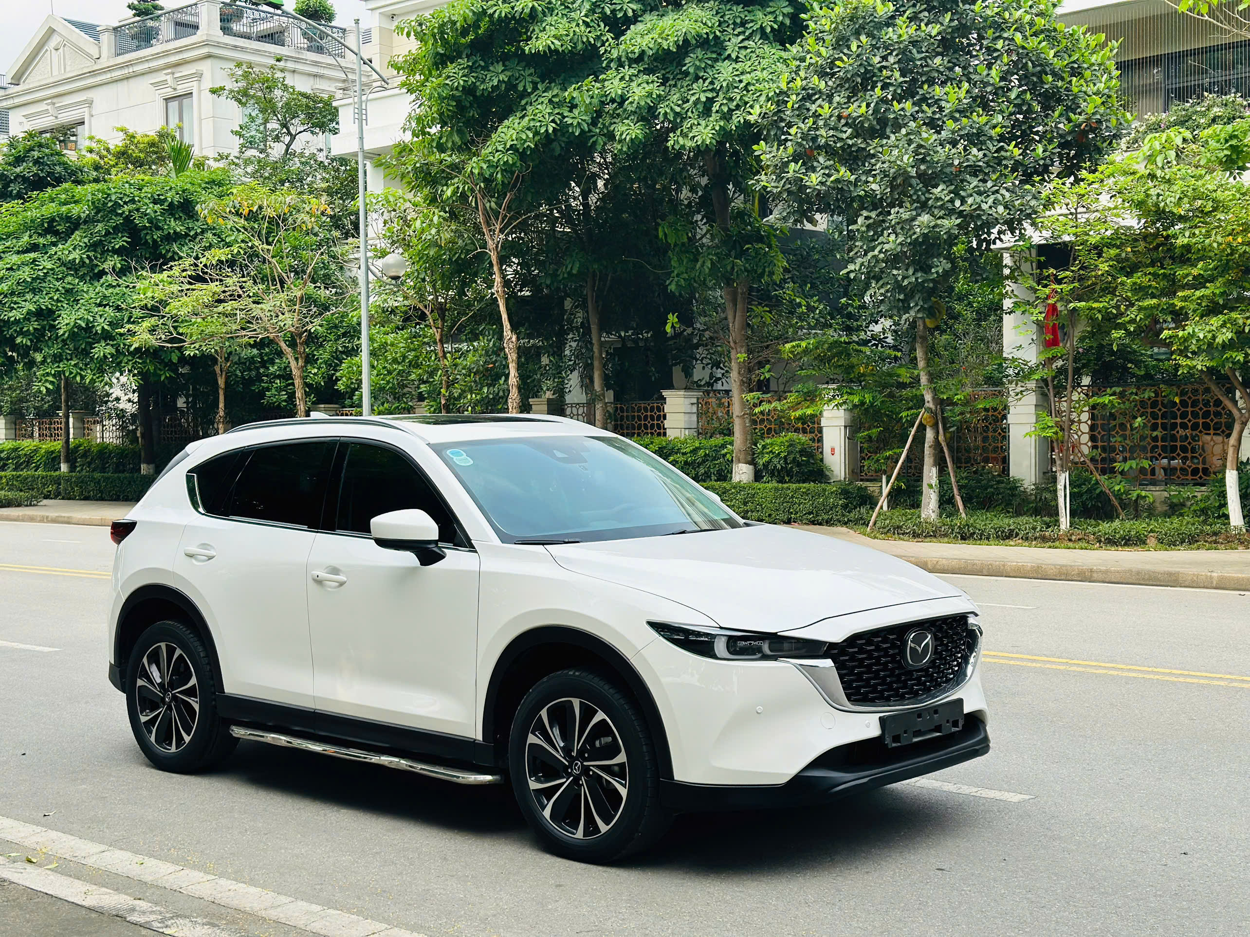 Mazda CX5 Premium 2.0 AT 2024 trắng