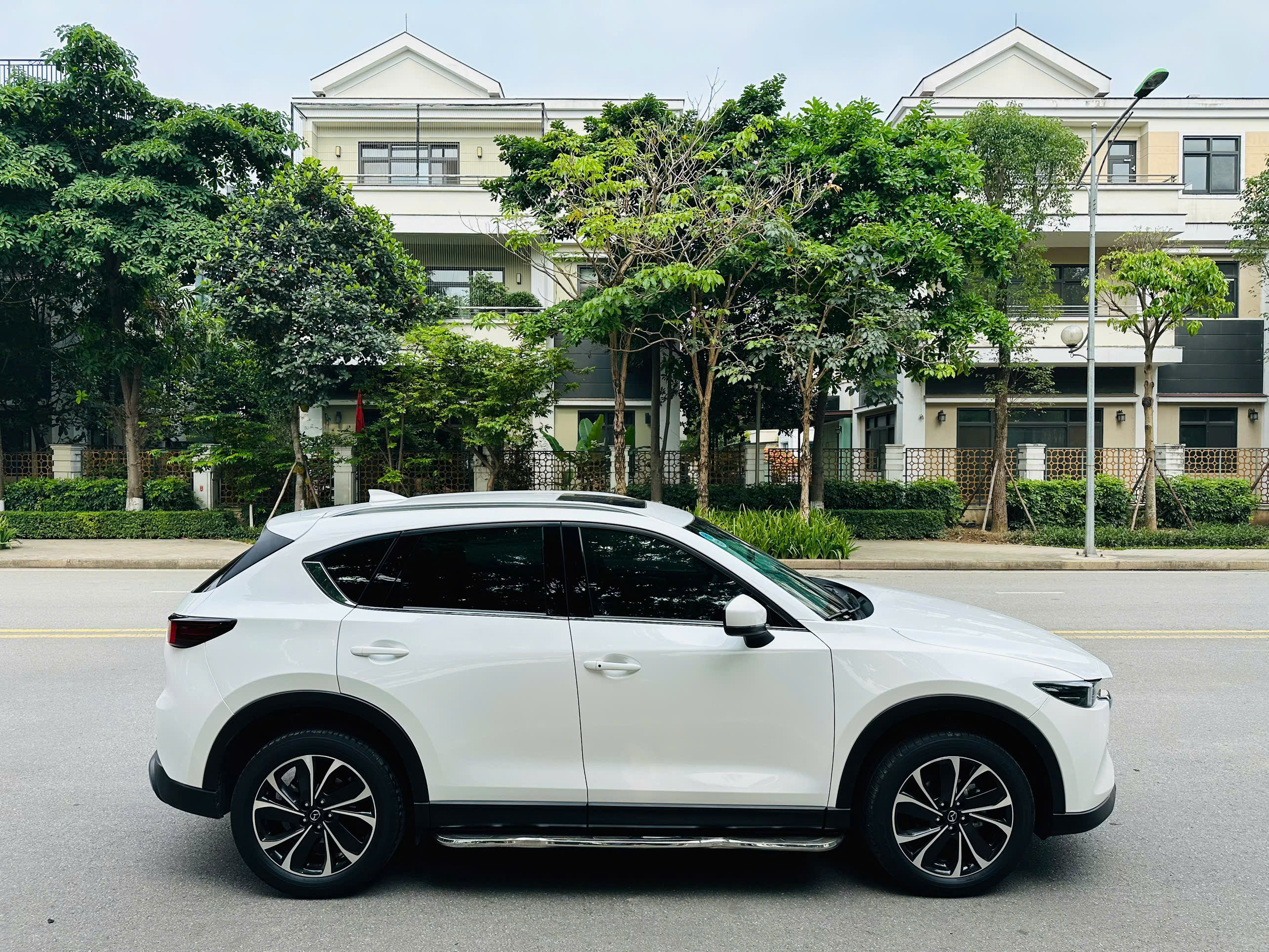 Mazda CX5 Premium 2.0 AT 2024 trắng