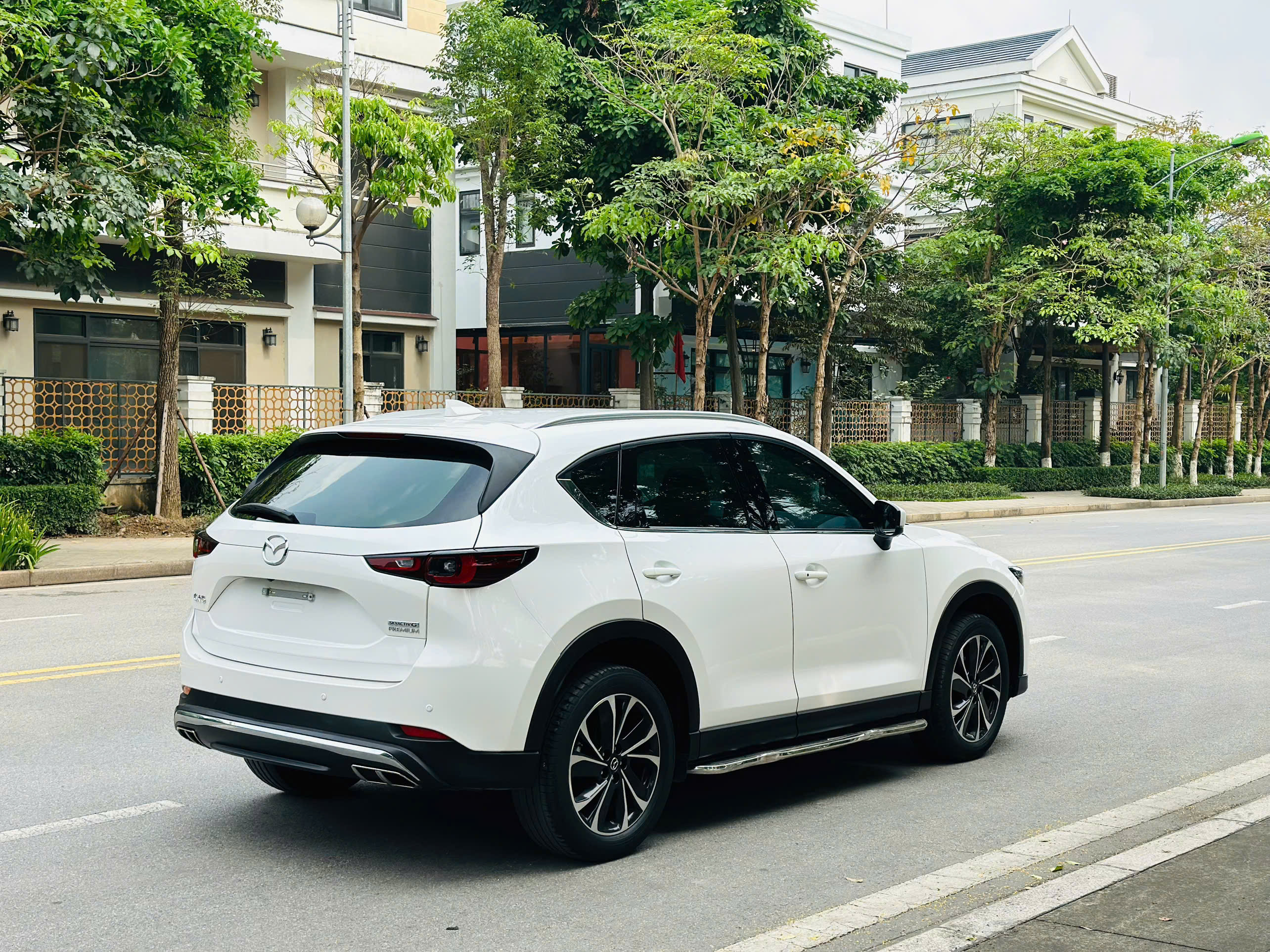 Mazda CX5 Premium 2.0 AT 2024 trắng