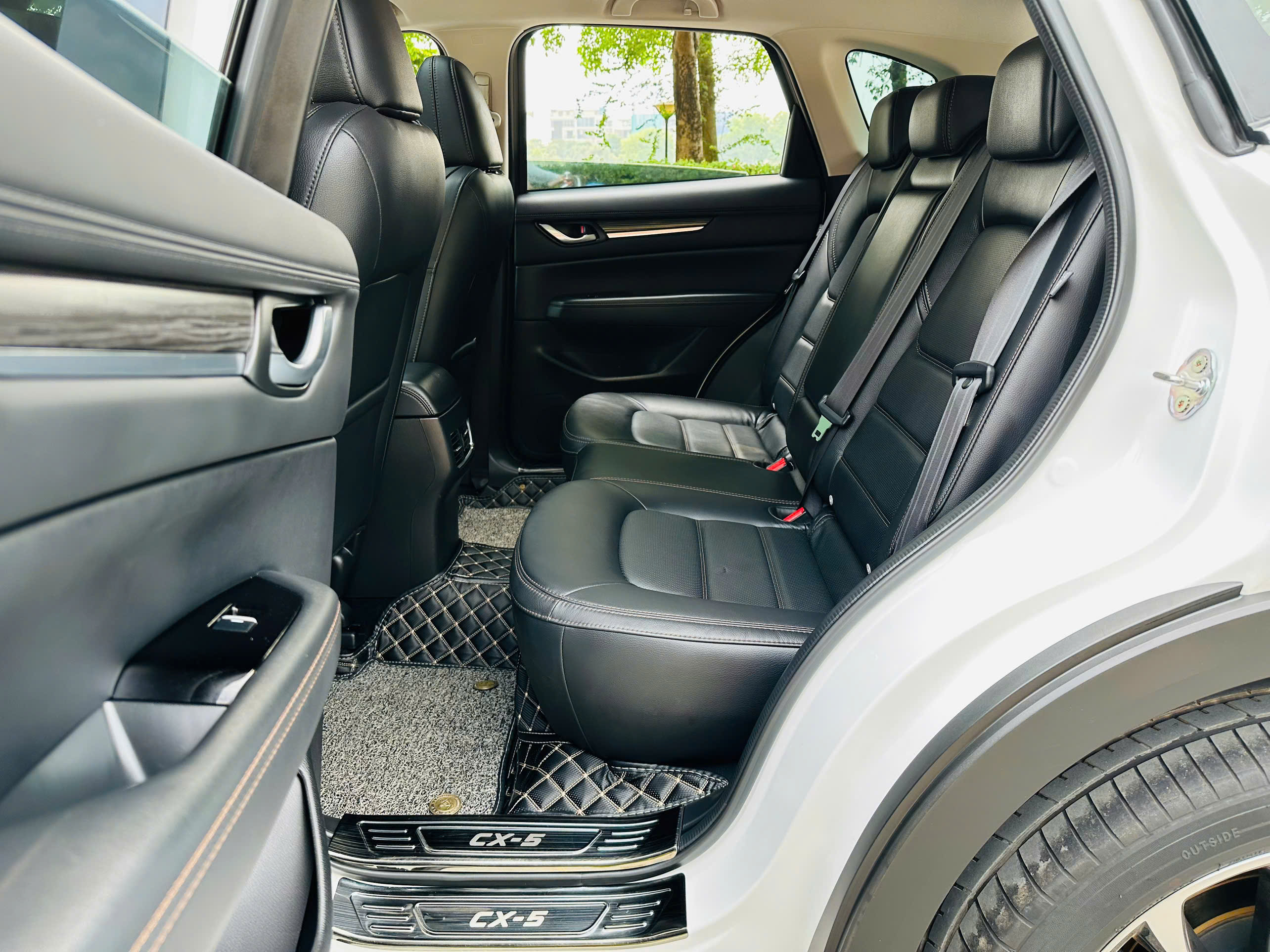 Mazda CX5 Premium 2.0 AT 2024 trắng
