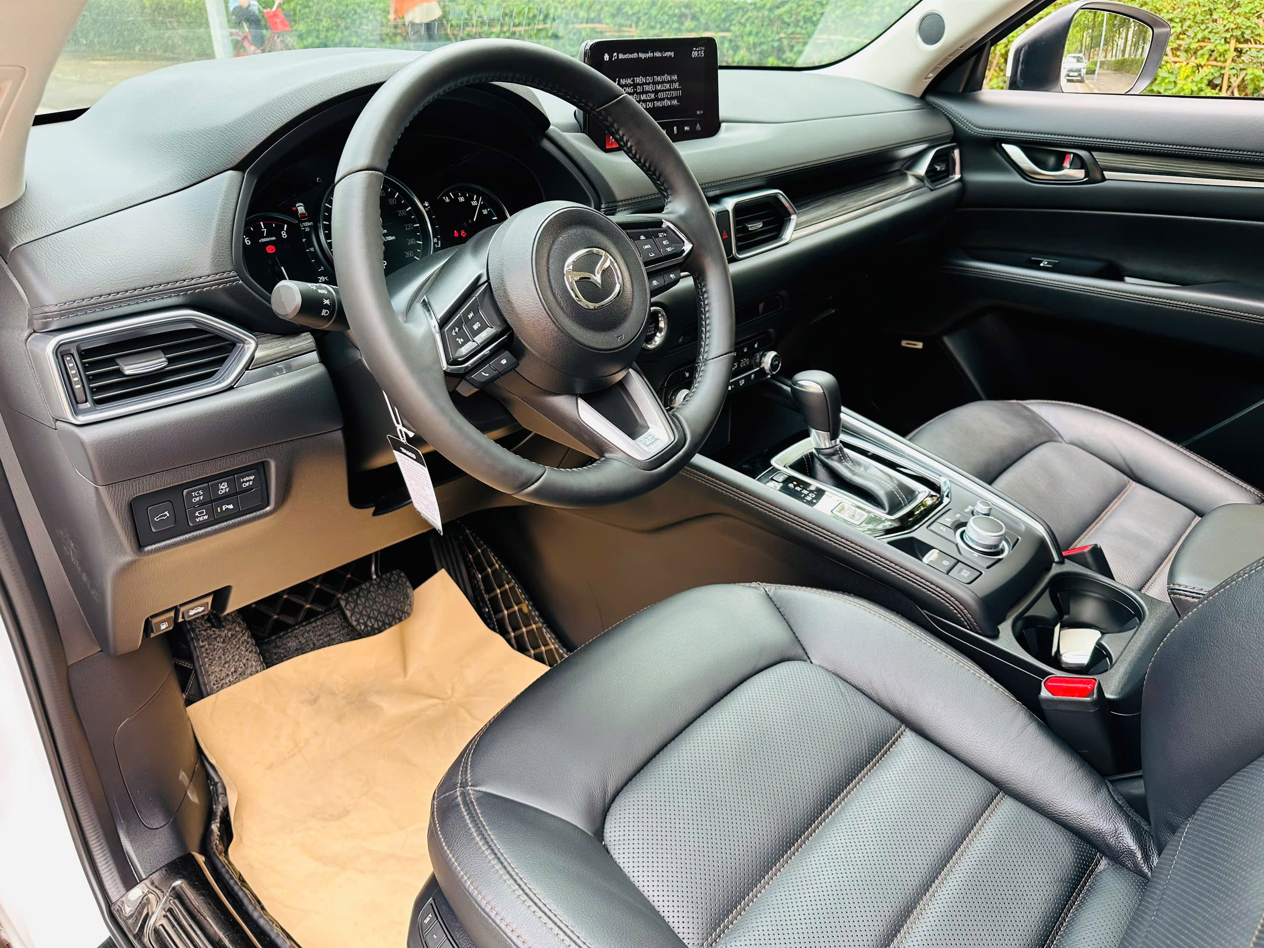 Mazda CX5 Premium 2.0 AT 2024 trắng