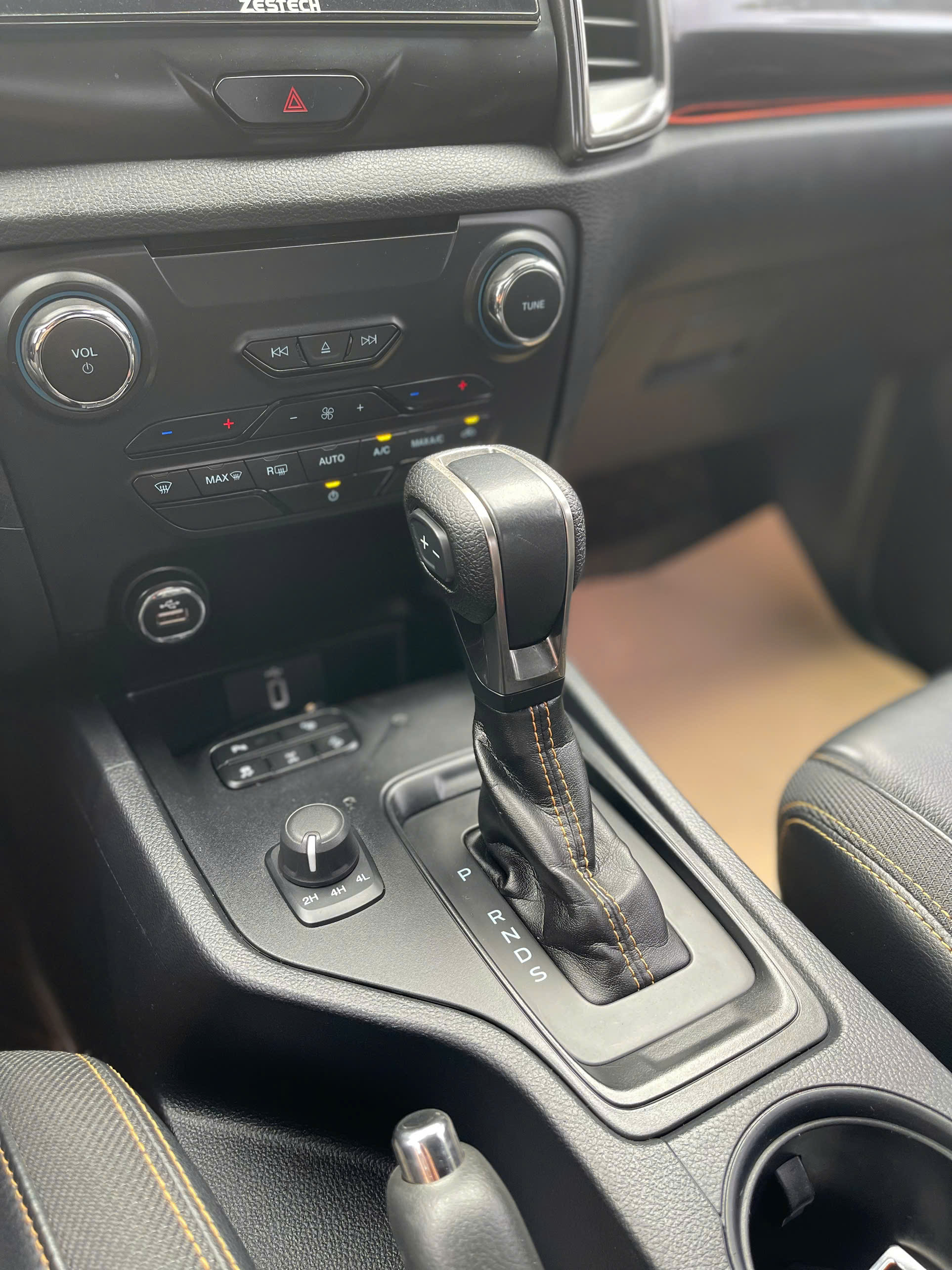 Ford Ranger Wildtrak 2.0L 4x4 AT 2019 trắng