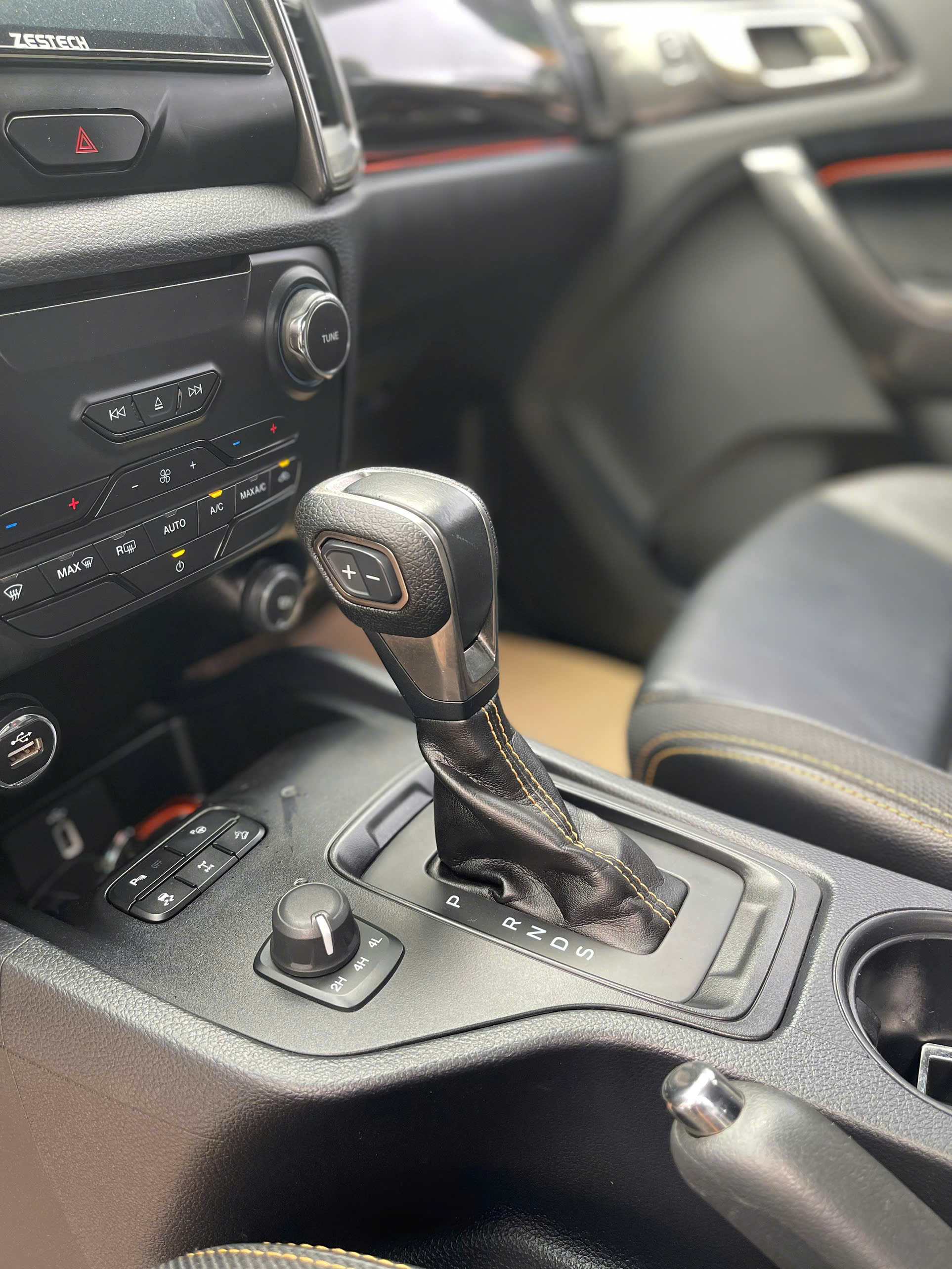 Ford Ranger Wildtrak 2.0L 4x4 AT 2019 trắng