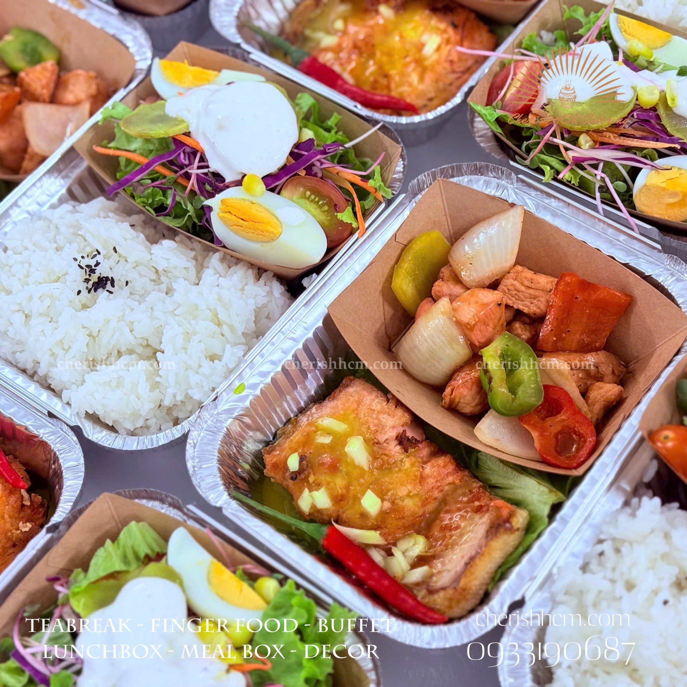 Set Lunch Zestful- Cơm cá hồi nướng sốt cam, gà lúc lắc/ Grilled salmon with orange sauce, and stir fried chicken with rice