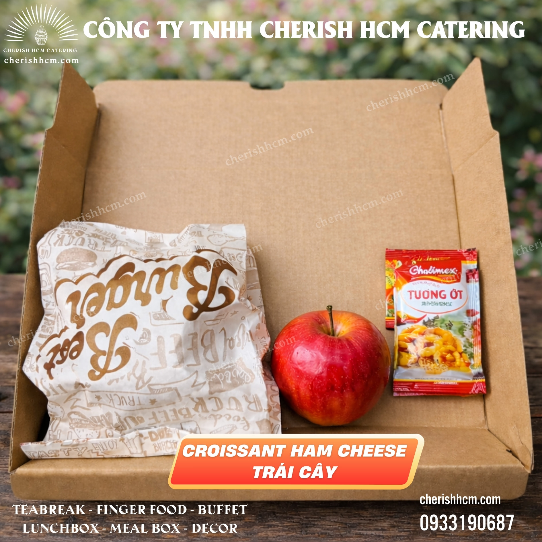 Phần ăn Sáng Croissant và Trái cây/ Fruits and Croissant Breakfast box