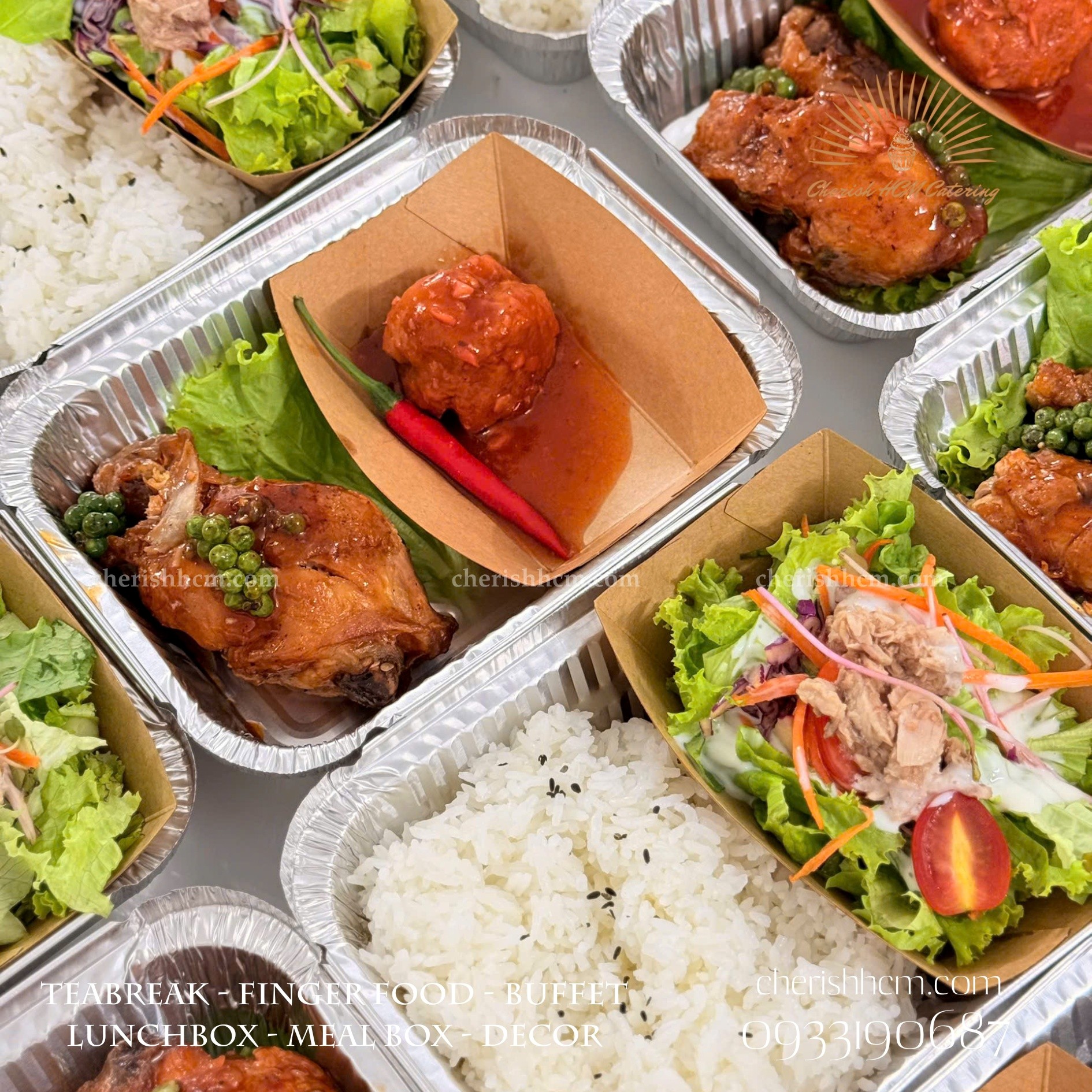 Set Lunch Luxe - Cơm gà sốt tiêu xanh, thịt viên trứng cút sốt me/ Green Peppercorn Chicken Rice, Meatballs with Quail Eggs in Tamarind Sauce