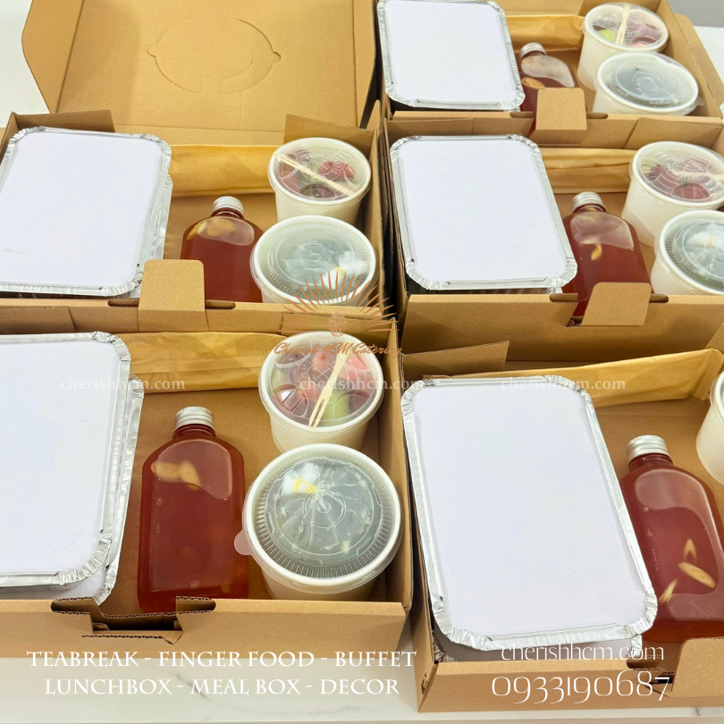 Cơm bò cuộn măng tây, gà áp chảo sốt pesto/ Beef wrapped asparagus, chicken with pesto sauce and rice