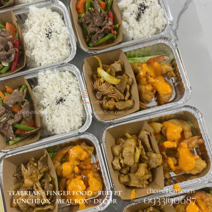 Cơm Tôm hoàng kim, Heo xào cay Hàn Quốc