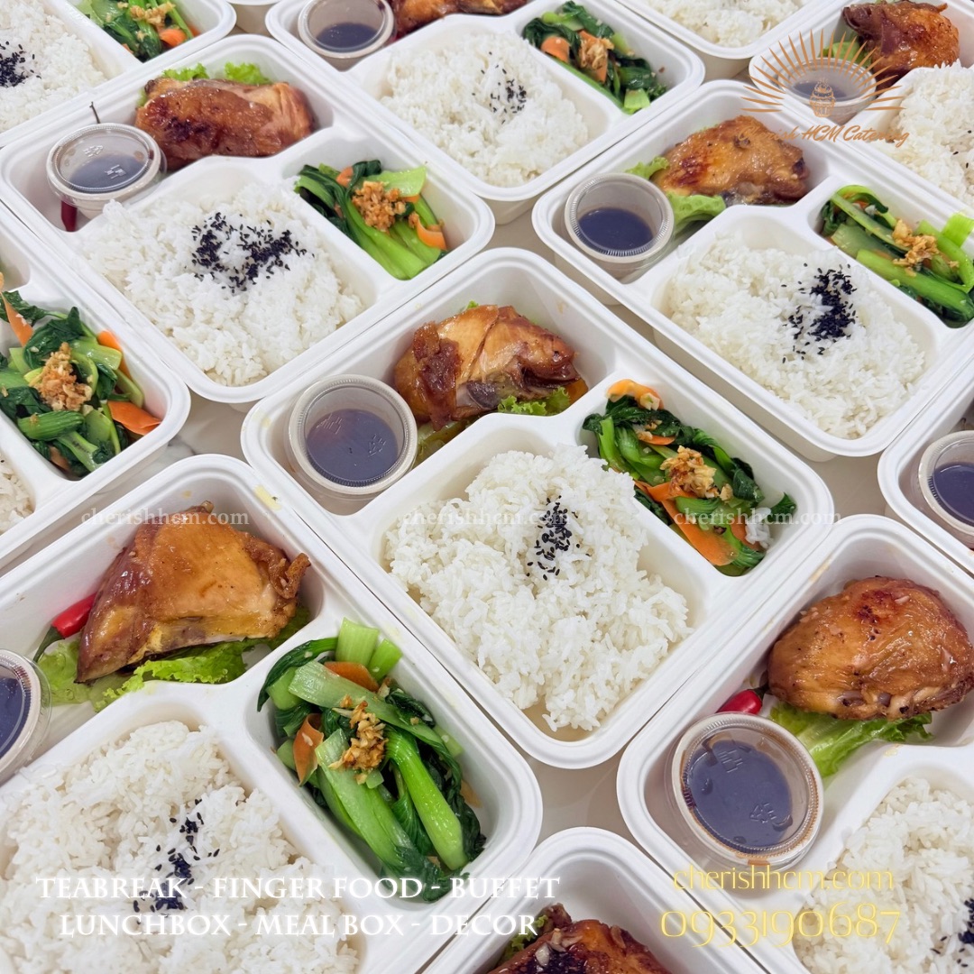 Meal box - Cơm gà chiên nước mắm