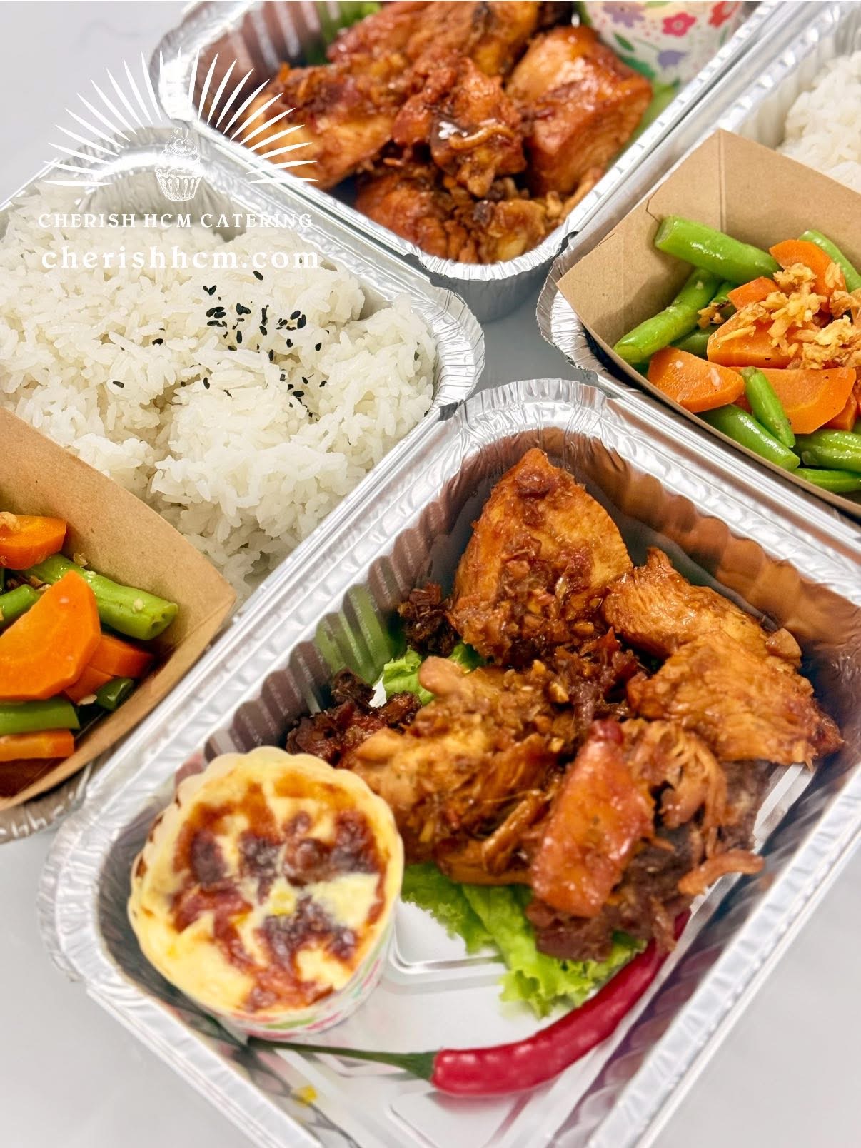 Cơm gà xào sả ớt, bắp nấm đút lò/ Stir-fried lemongrass chili chicken, baked corn & mushrooms