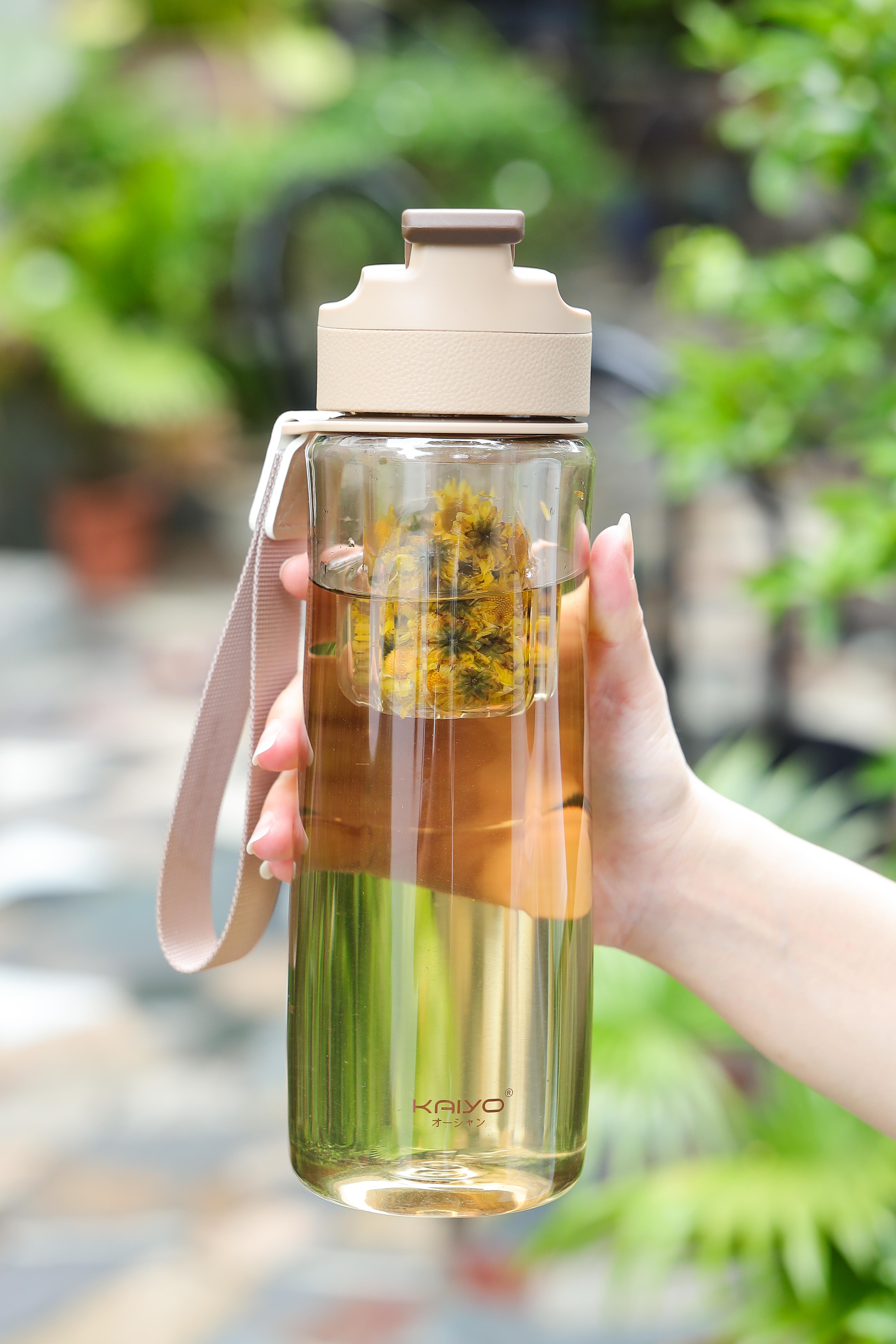 Bình Tritan có lõi lọc trà gắn nam châm Kaiyo, 700ml, màu nâu [mã KTB-8326]