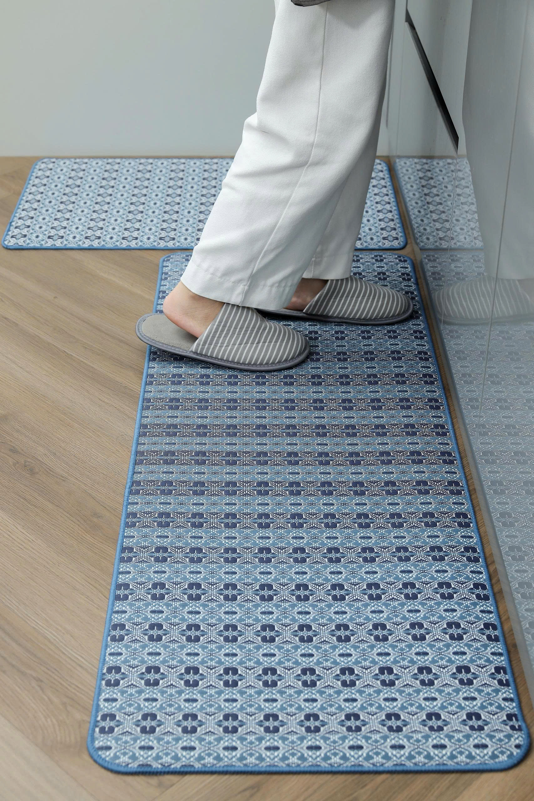 Thảm nhà bếp chống nước Kaiyo, size M 45x75cm màu xanh đậm [mã KKM-9613]